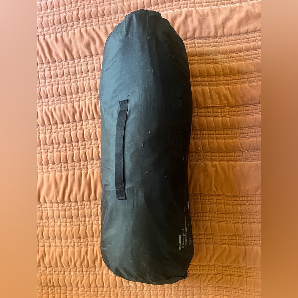 REI Passage 1 One Person Tent in Dark Green - Picture 2 of 5
